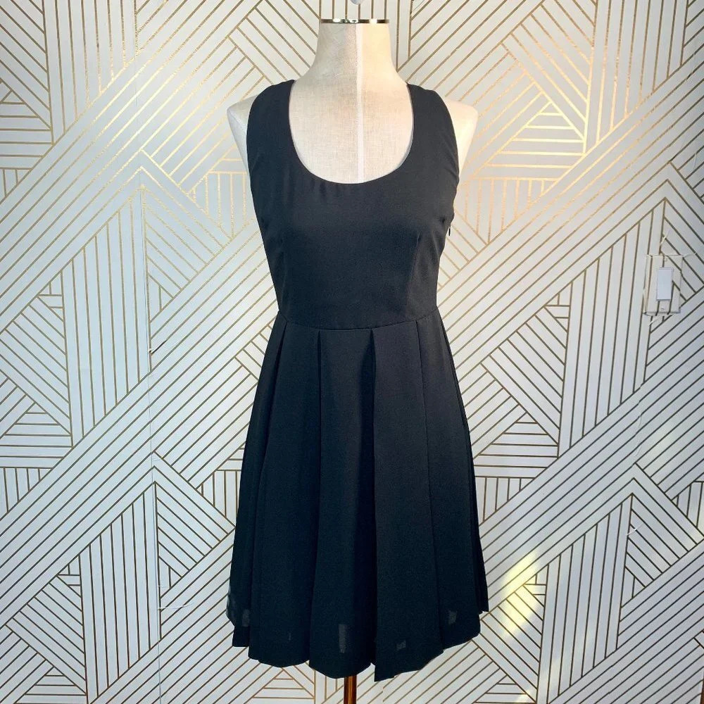 Bb Dakota Black Sleeveless Box Pleat Dress Lbd